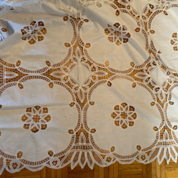 NWOT 100% Cotton White Tablecloth (68" x 84" approx) - Picture 2 of 4